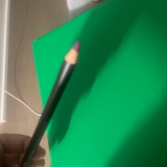 MAC Heroine lip Pencil - Picture 2 of 5